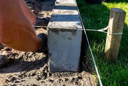 Preparación del terreno para colocar valla para fincas